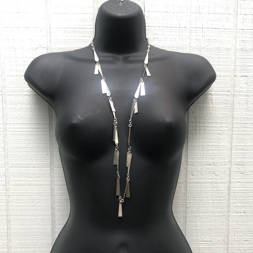 Long flapper style necklace